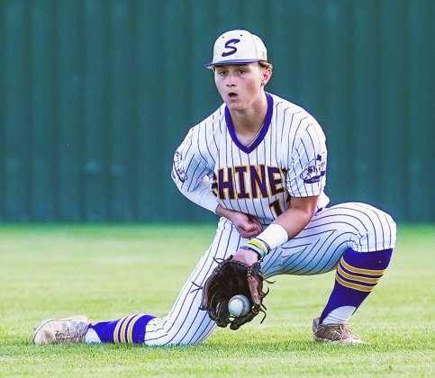Kaidan Boothe fields a ball in the  top of the second inning against Ganado.  Photo courtesy of Howard Esse.